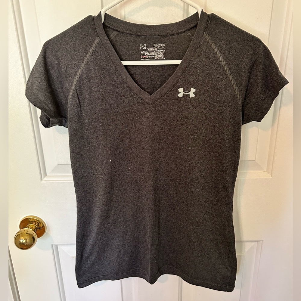 Under armour, t-shirts, used but still wearable, size X-Small.